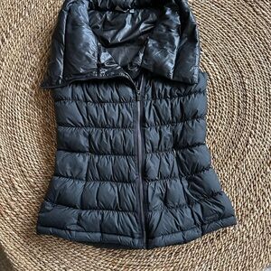 Athleta Women's Black Puffer vest size Small